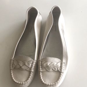 Banana Republic Ivory Loafers Sz 7.5